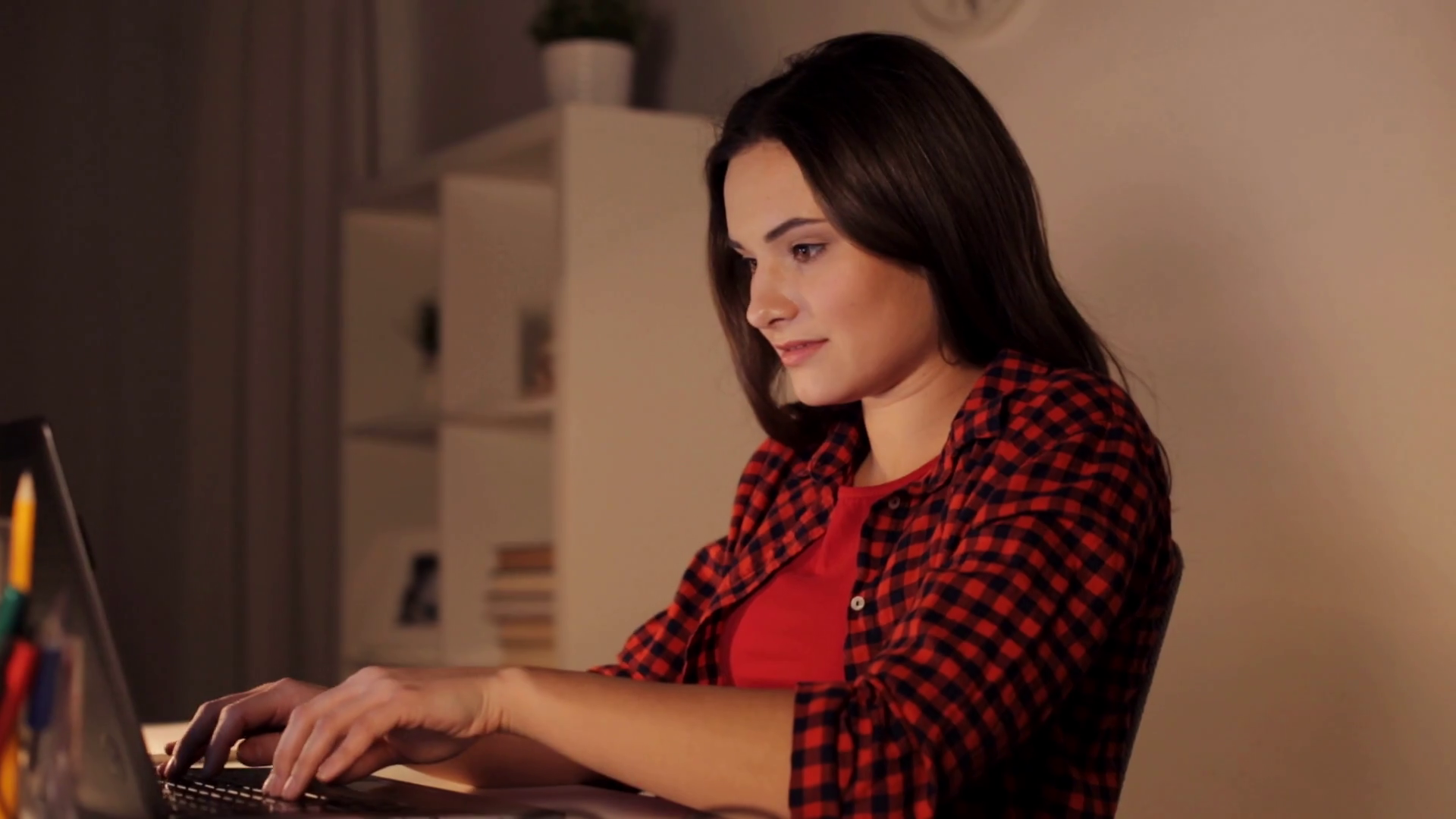 women typing on laptop