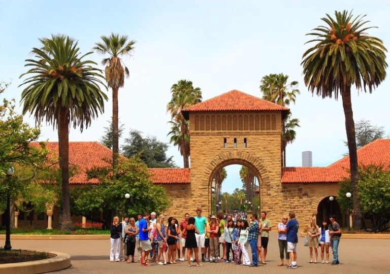 A photo of a Stanford campus tour to illustrate tips for college visits.
