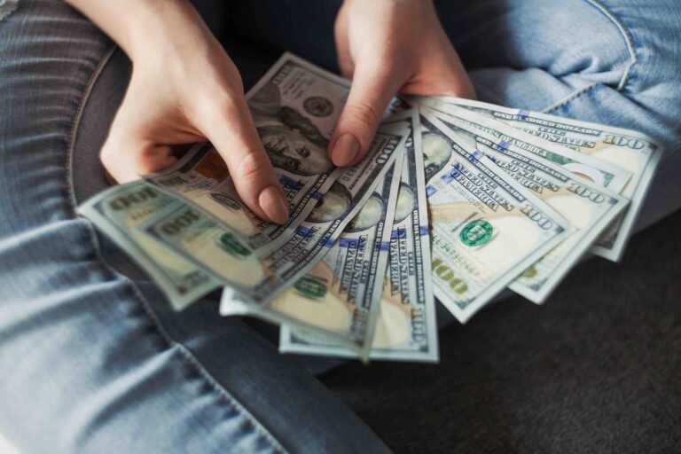 A photo illustrating International College Counselors offers scholarship tips -- perfect for high school students who want free money.
