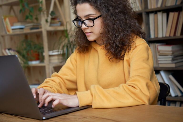 A photo illustrating college advisor South Florida at International College Counselors offers Common App tips for completing the 2024-25 Common Application.