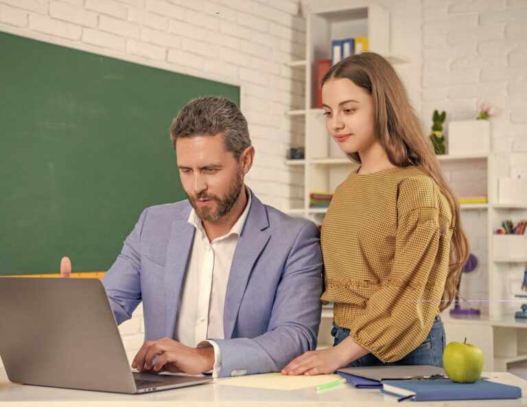 A photo for International College Counselors shares tips for asking for recommendation letters for college admissions.