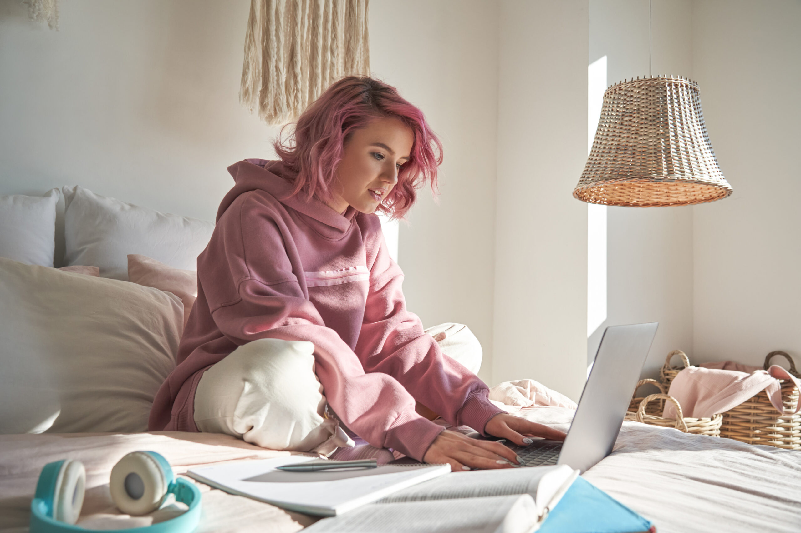 A photo illustrating college advisor South Florida from International College Counselors offers Common App essay tips for the 2025-26 Common App.
