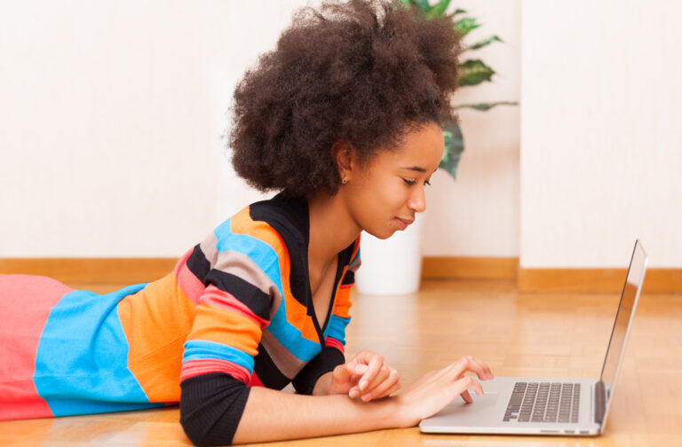 A photo illustrating how to write strong college application supplemental essays, answer supplemental essay prompts, show fit, avoid repetition, and make each college supplement stand out.
